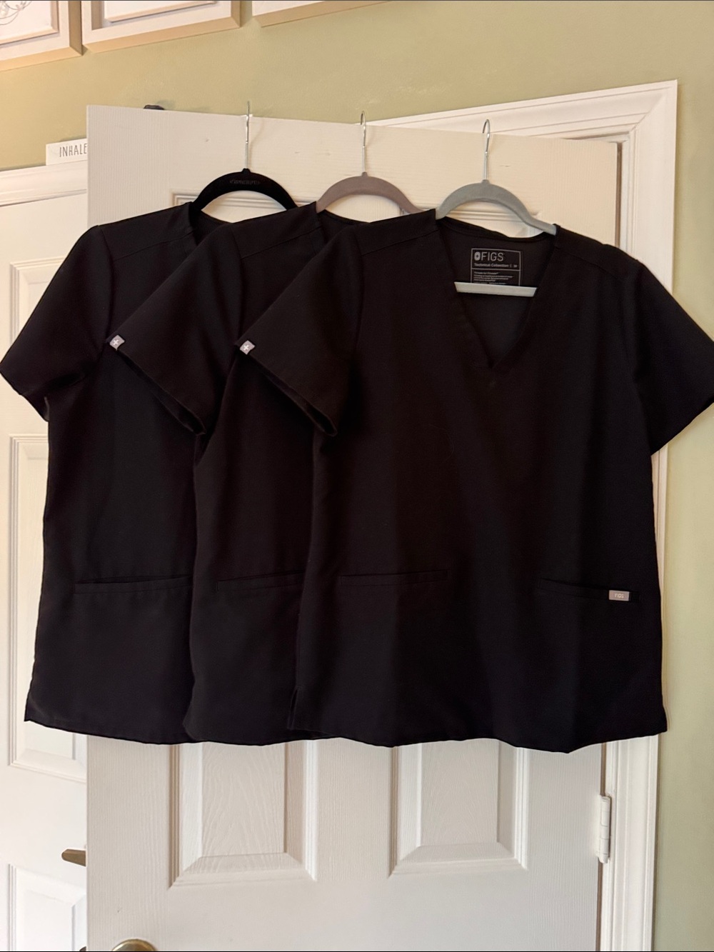 Figs Casma 3 pocket scrub top medium black bundle of 3